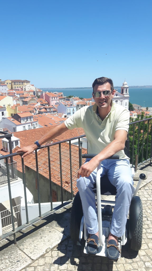 Alfama, Lizbona, wózek elektryczny, Portugalia, podróże dla wózkowiczów, wózek inwalidzki