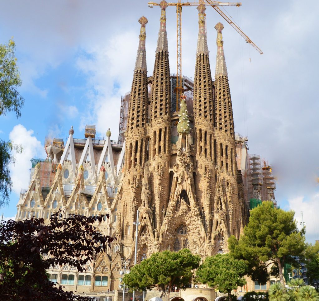 Barcelona, Sagrada Familia, elektryczny wózek, podróżowanie z wózkiem inwalidzkim, turystyka bez barier