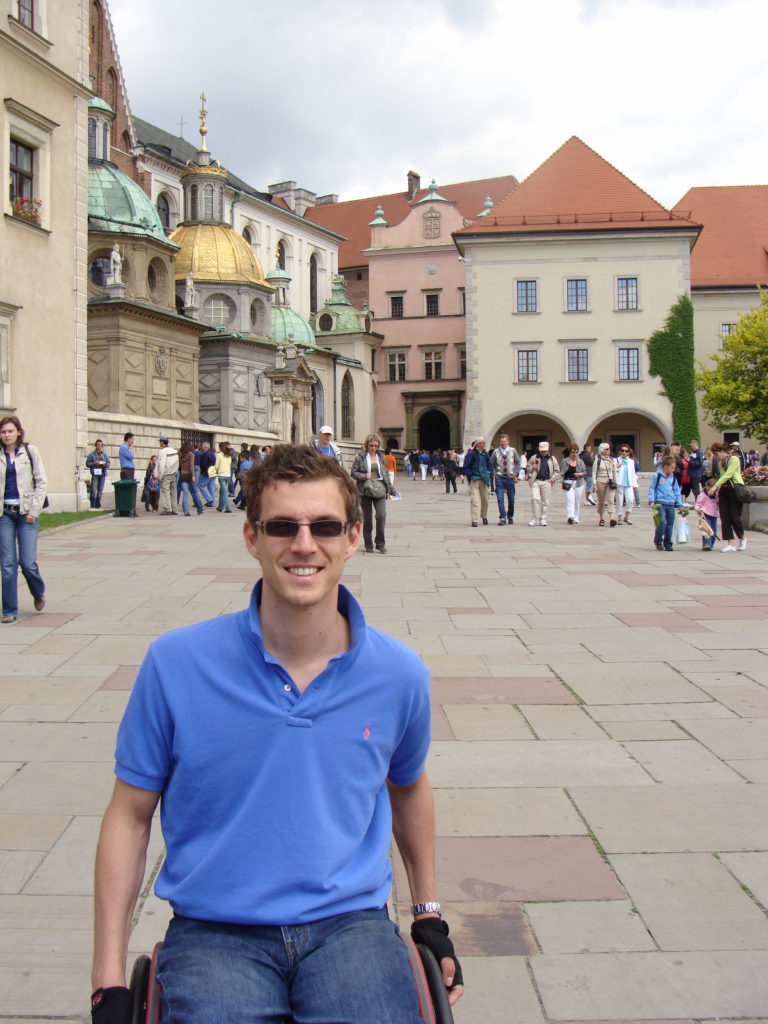Plac na Wawelu, Zamek Królewski na Wawelu, wózek elektryczny, zwiedzanie Krakowa na wózku inwalidzkim, Kraków dla wózkowiczów 