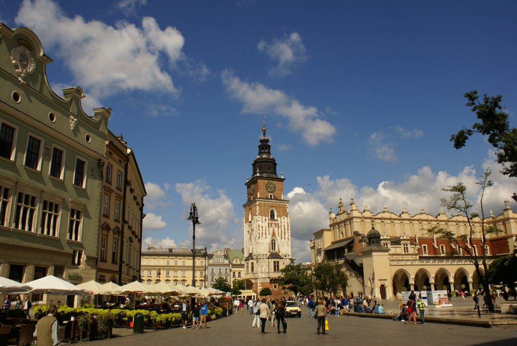 Rynek Główny, Kraków, wózek elektryczny, podróże dla osób niepełnosprawnych, podróże na wózku inwalidzkim, turystyka bez barier 